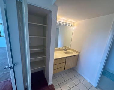 601 Seafarer Circle - Photo Thumbnail 20
