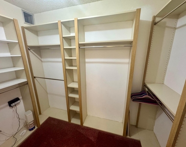 601 Seafarer Circle - Photo Thumbnail 13