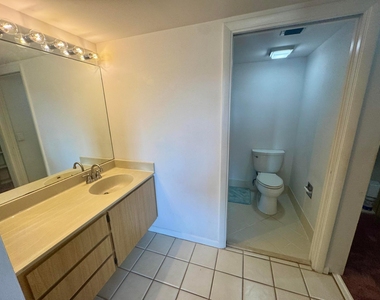 601 Seafarer Circle - Photo Thumbnail 15