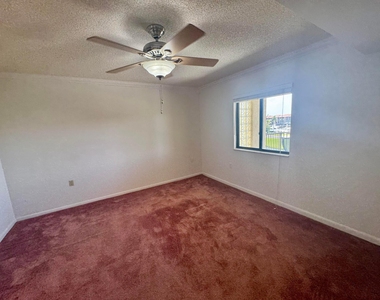 601 Seafarer Circle - Photo Thumbnail 6