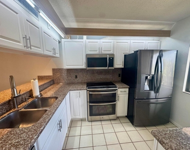 601 Seafarer Circle - Photo Thumbnail 9