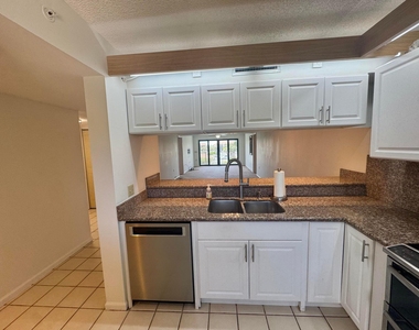 601 Seafarer Circle - Photo Thumbnail 8