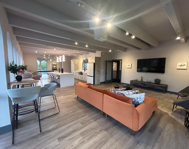 4108 N Pine Island Road - Photo Thumbnail 10