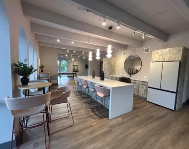 4108 N Pine Island Road - Photo Thumbnail 9