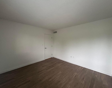 4108 N Pine Island Road - Photo Thumbnail 4