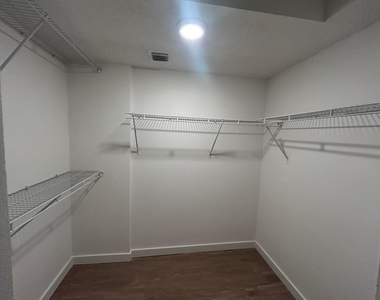 4108 N Pine Island Road - Photo Thumbnail 6