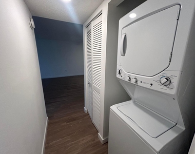 4108 N Pine Island Road - Photo Thumbnail 3
