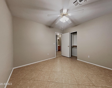 9305 E Medina Avenue - Photo Thumbnail 6