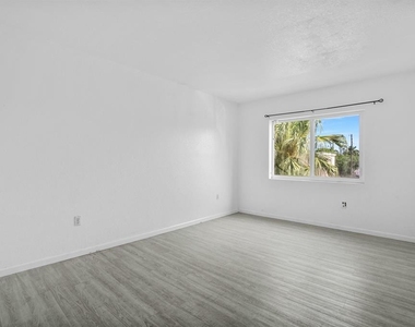 306 Nw 84th Terrace - Photo Thumbnail 2