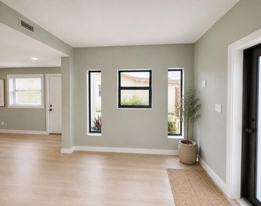 472 Nw 2nd Terrace - Photo Thumbnail 2