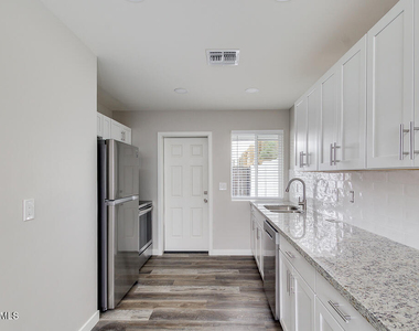 1648 W Colter Street - Photo Thumbnail 4