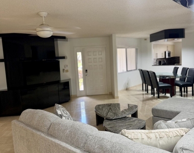 15321 Strathearn Drive - Photo Thumbnail 13