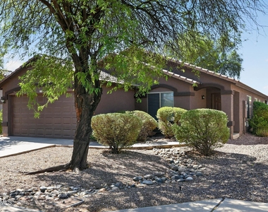 13737 W Peck Drive - Photo Thumbnail 11