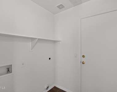 13737 W Peck Drive - Photo Thumbnail 5
