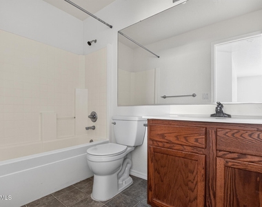 13737 W Peck Drive - Photo Thumbnail 17