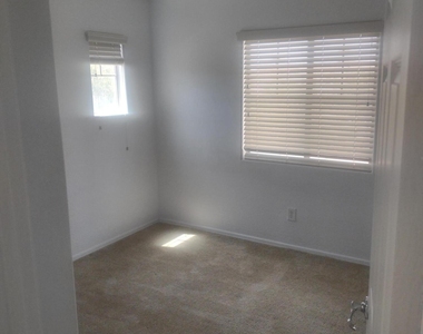 4658 E Redfield Road - Photo Thumbnail 7