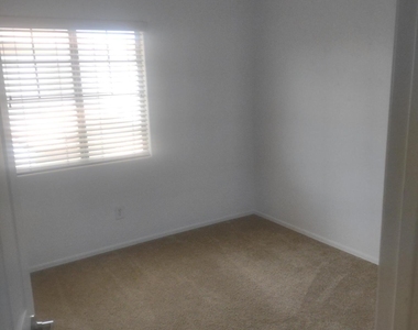 4658 E Redfield Road - Photo Thumbnail 8