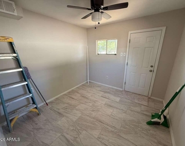 662 E Avenue - Photo Thumbnail 15