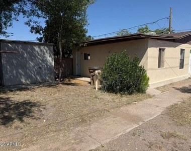 662 E Avenue - Photo Thumbnail 2