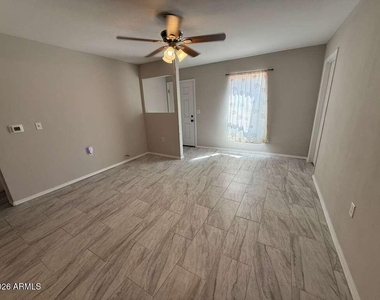 662 E Avenue - Photo Thumbnail 4