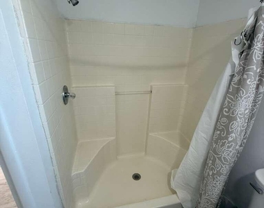 662 E Avenue - Photo Thumbnail 7