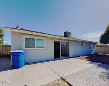 1610 W Estrella Drive - Photo Thumbnail 14