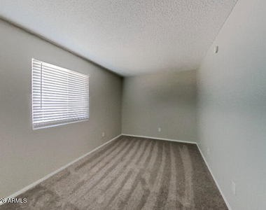 1610 W Estrella Drive - Photo Thumbnail 9