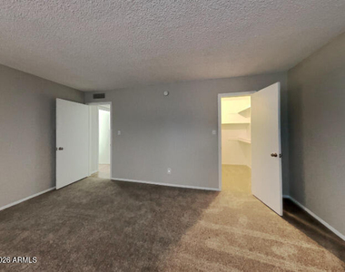 1610 W Estrella Drive - Photo Thumbnail 6