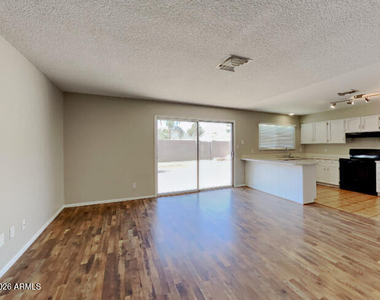 1610 W Estrella Drive - Photo Thumbnail 3