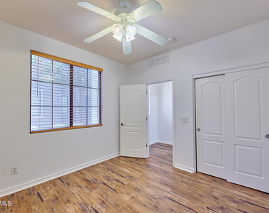2340 W Dusty Wren Drive - Photo Thumbnail 7