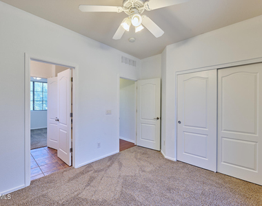 2340 W Dusty Wren Drive - Photo Thumbnail 15