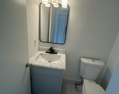 205 Mansfield Way E - Photo Thumbnail 4