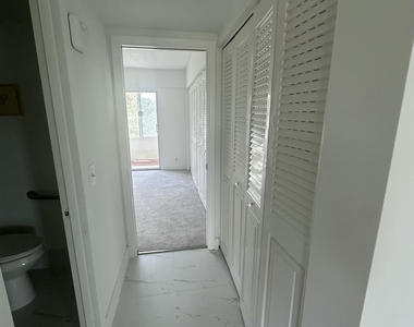 205 Mansfield Way E - Photo Thumbnail 6