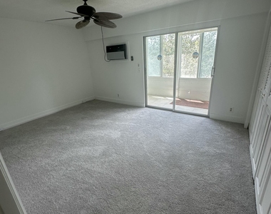 205 Mansfield Way E - Photo Thumbnail 3