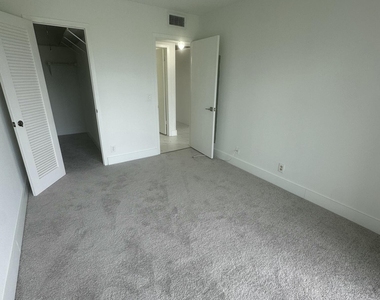 165 Brighton D - Photo Thumbnail 6