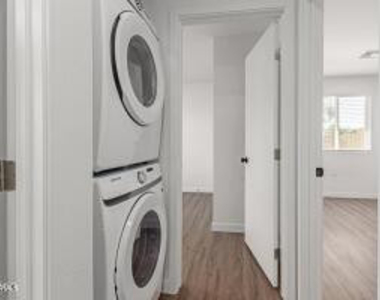 502 S Crismon Road - Photo Thumbnail 13