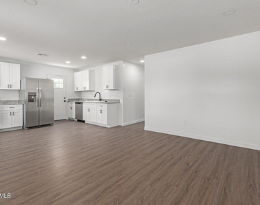 502 S Crismon Road - Photo Thumbnail 4