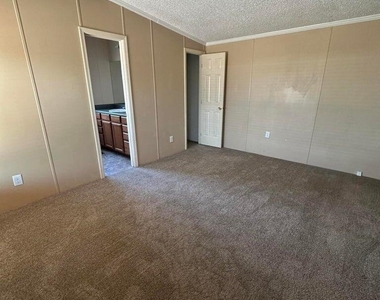 757 N Dapple Drive - Photo Thumbnail 4