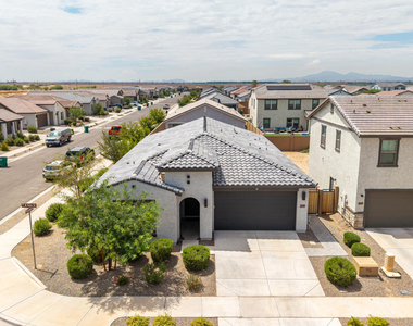 42385 W Rojo Street - Photo Thumbnail 43