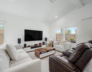 42385 W Rojo Street - Photo Thumbnail 14