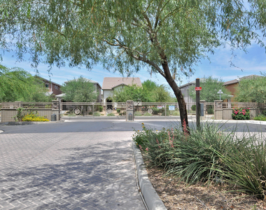 4351 E Selena Drive - Photo Thumbnail 2