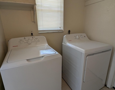 2222 Se Holland Street - Photo Thumbnail 9