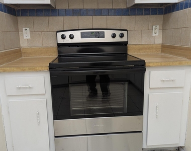 2222 Se Holland Street - Photo Thumbnail 4