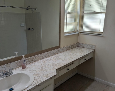 2222 Se Holland Street - Photo Thumbnail 8