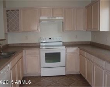 9681 N 82nd Lane - Photo Thumbnail 5
