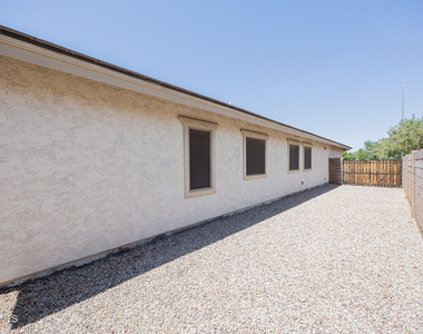 3681 E Yellowstone Place - Photo Thumbnail 26