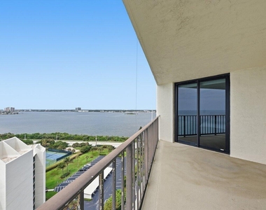 5420 N Ocean Drive - Photo Thumbnail 4