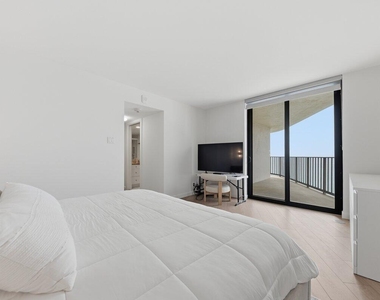 5420 N Ocean Drive - Photo Thumbnail 12