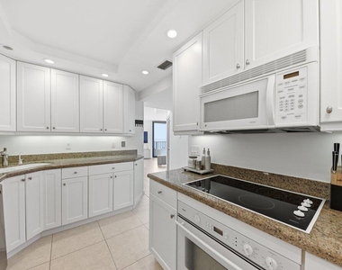 5420 N Ocean Drive - Photo Thumbnail 10