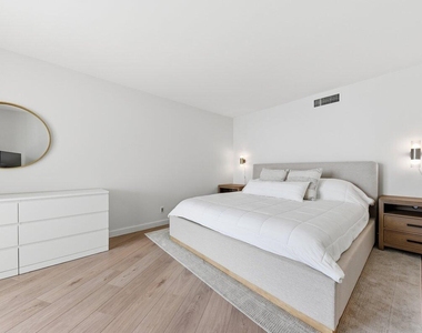 5420 N Ocean Drive - Photo Thumbnail 13